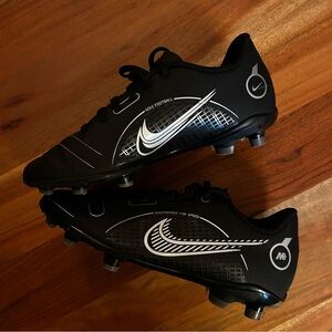 Nike Youth Soccer Shoes (size 1)